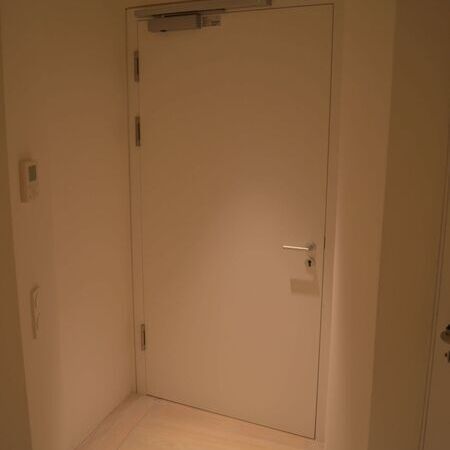 Moderne Brandschutztüre in neutralem Design