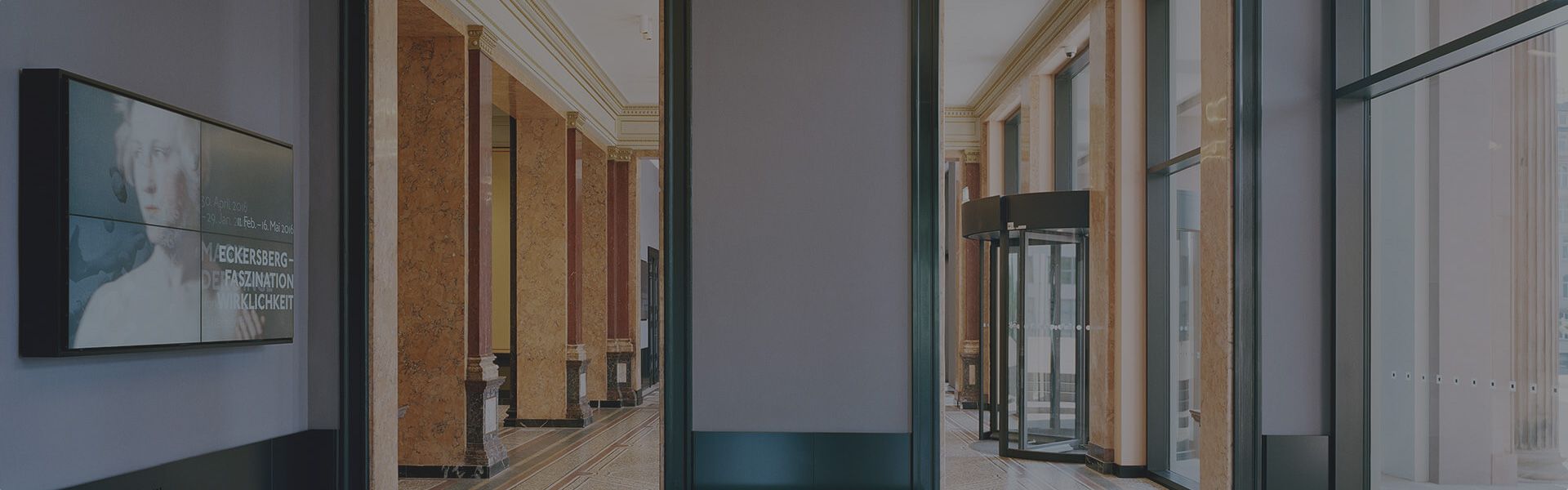 Innenausbau einer Halle mit Jugendstilornamenten