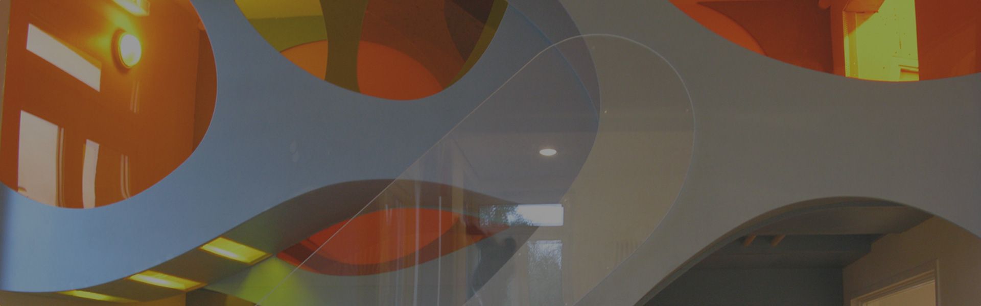 Organische und farbfrohe Möbel